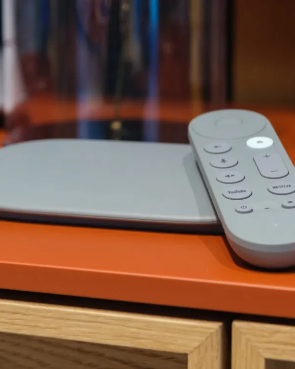Google TV Streamer (4K) alternate view 3